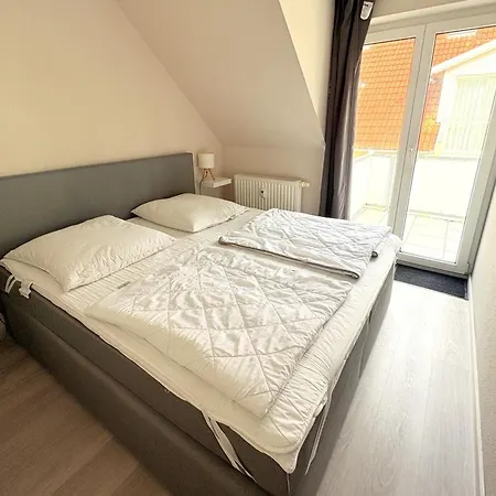 Ostsee-buhne - Mit Balkon Und Baecker Nebenan * 바베