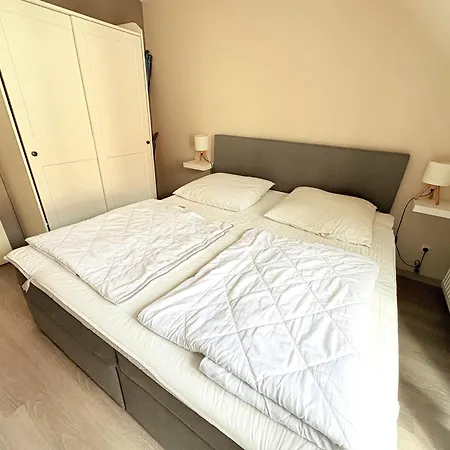 Ostsee-buhne - Mit Balkon Und Baecker Nebenan *